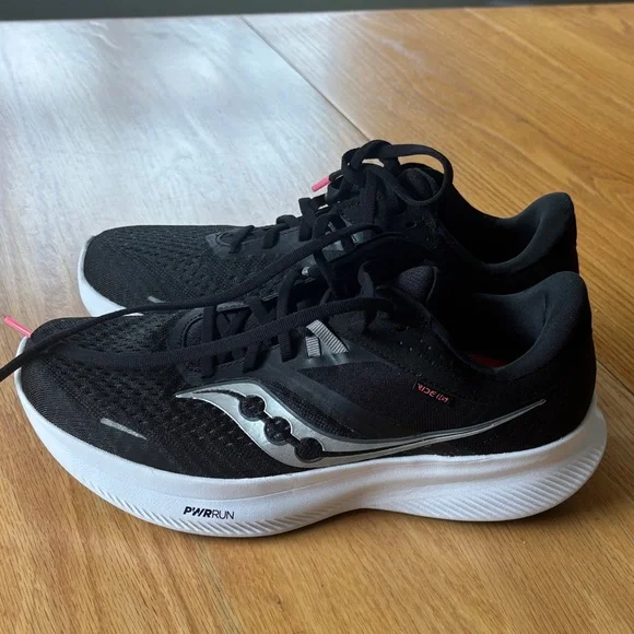 Womens Saucony Black & White PWRRUN Ride 16 Running Shoes size 9.5w wide 41 New! - Picture 3 of 7